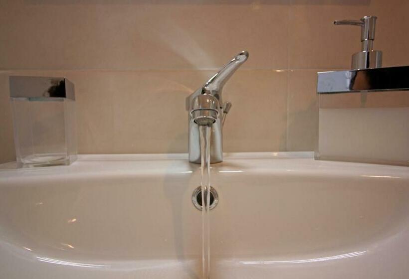 غرفة قياسية مطلّة علي حمام السباحة, Salentuosi Camere