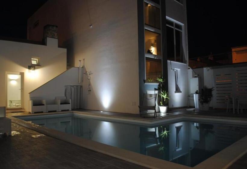 غرفة قياسية مطلّة علي حمام السباحة, Salentuosi Camere