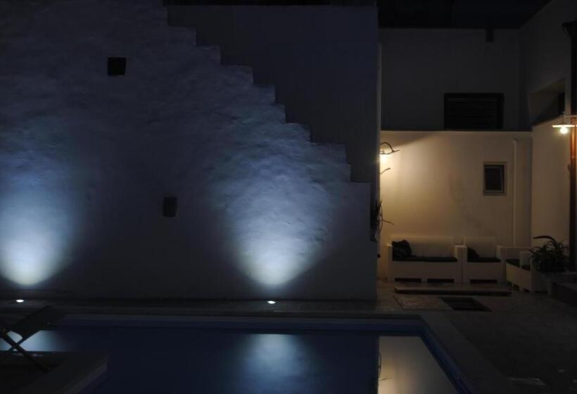 غرفة قياسية مطلّة علي حمام السباحة, Salentuosi Camere