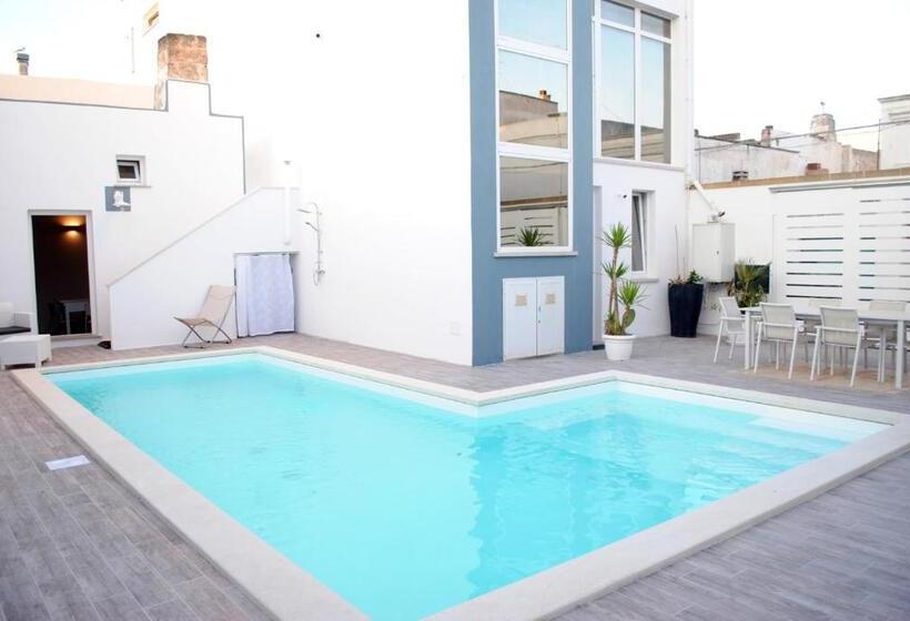 غرفة قياسية مطلّة علي حمام السباحة, Salentuosi Camere