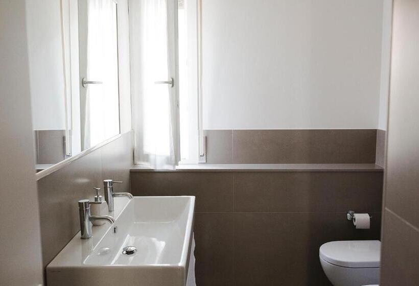 اتاق استاندارد با سرویس بهداشتی مشترک, B&b Al Colle 11