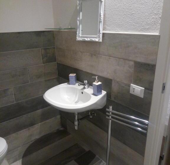 غرفة قياسية, La Grazia In Qualche Modo