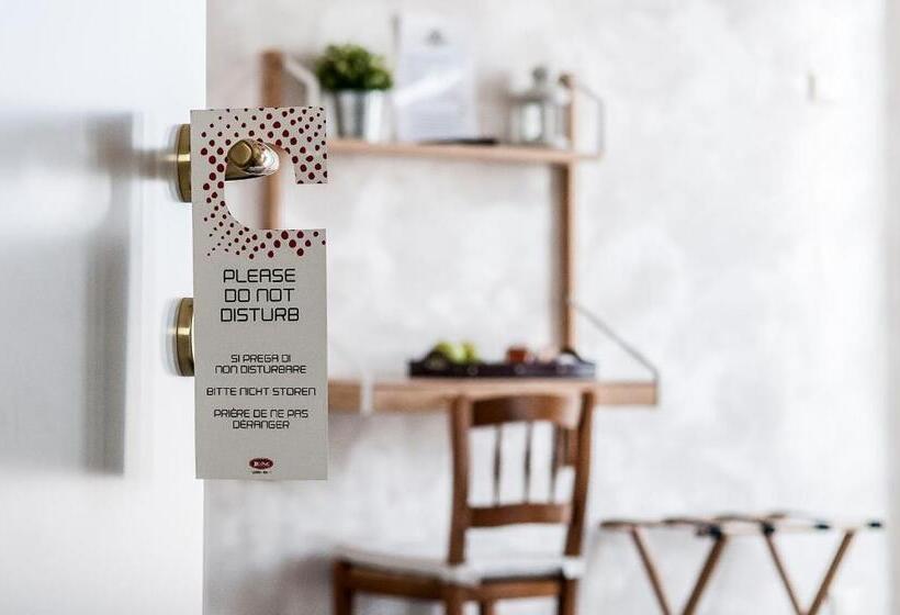 اتاق استاندارد با بالکن و چشمانداز دریا, La Dimora Di Caboto B&b