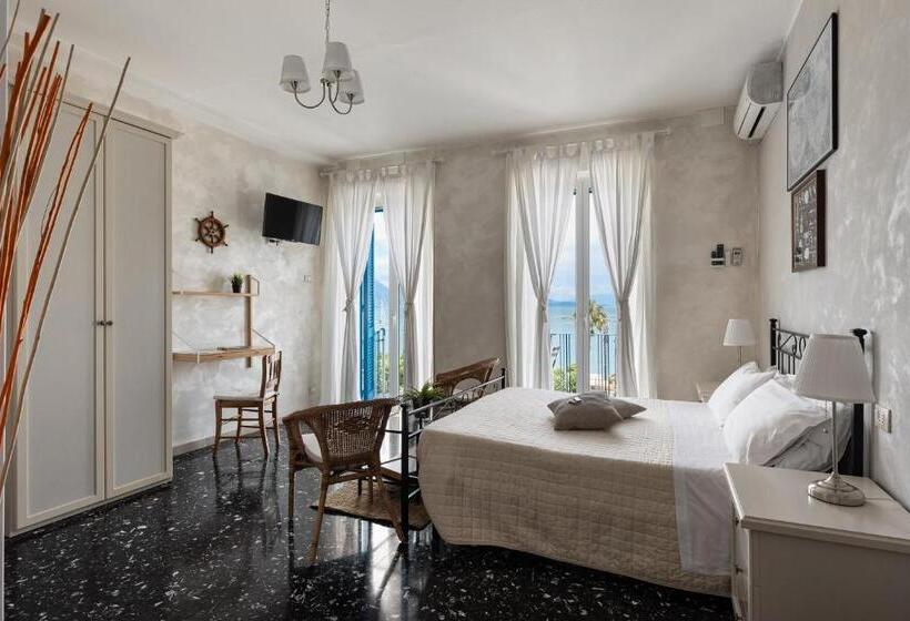 اتاق استاندارد با بالکن و چشمانداز دریا, La Dimora Di Caboto B&b