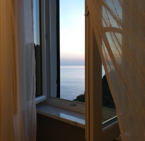اتاق لوکس با چشم‌انداز دریا, Cecio 5 Terre Rooms