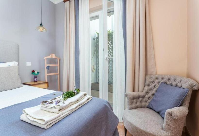 سوییت با چشمانداز باغ, Downtown Alegria