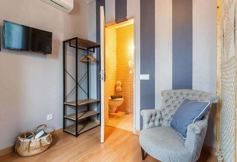 سوییت با چشمانداز باغ, Downtown Alegria