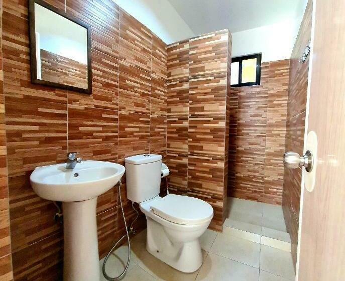 اتاق لوکس, Roos Guesthouse