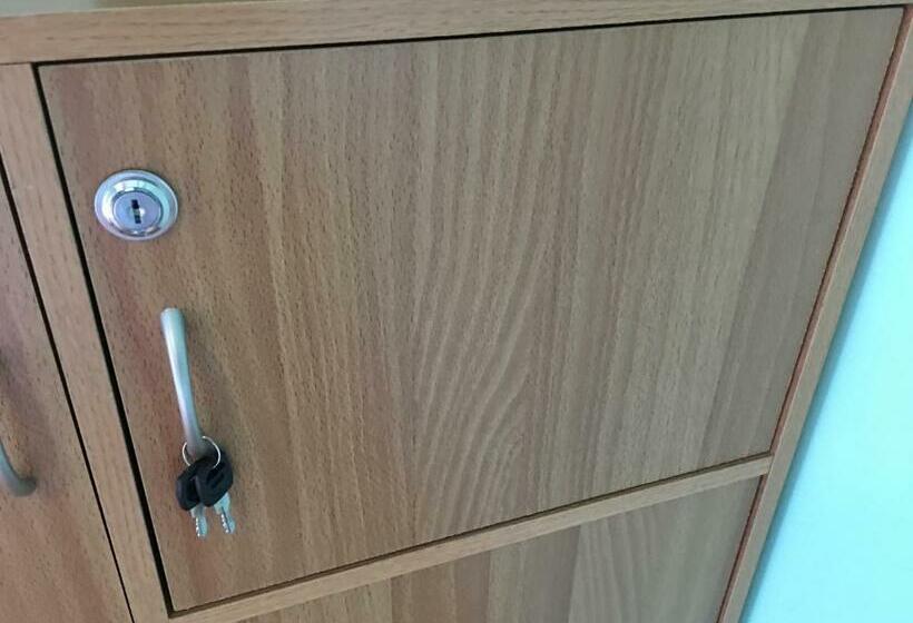 اتاق لوکس, Roos Guesthouse