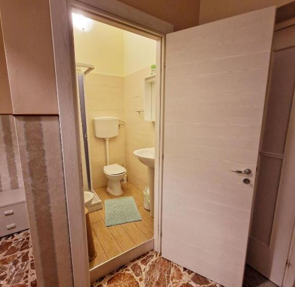 اتاق استاندارد چهار تخته, B&b Elisa