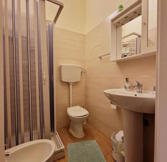 اتاق استاندارد چهار تخته, B&b Elisa