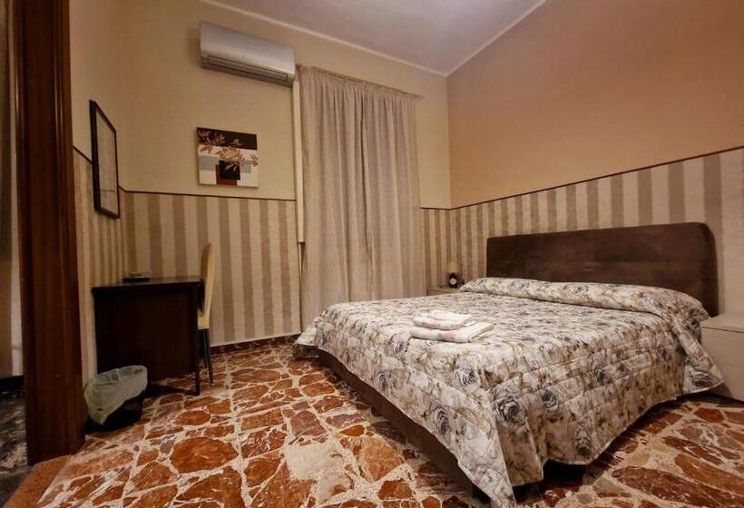 اتاق استاندارد چهار تخته, B&b Elisa