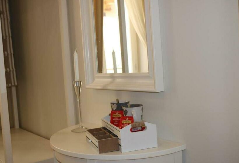 اتاق لوکس, B&b Garibaldi Station