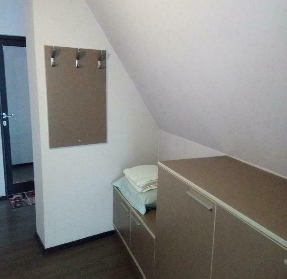 标准间, самостоятелни студия