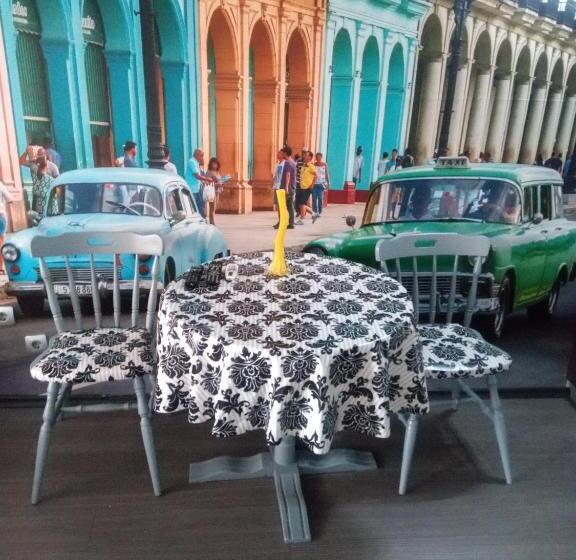 标准间, самостоятелни студия