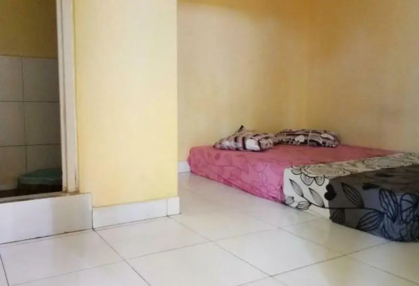 エコノミールーム, Penginapan Karanglaut Sayangheulang