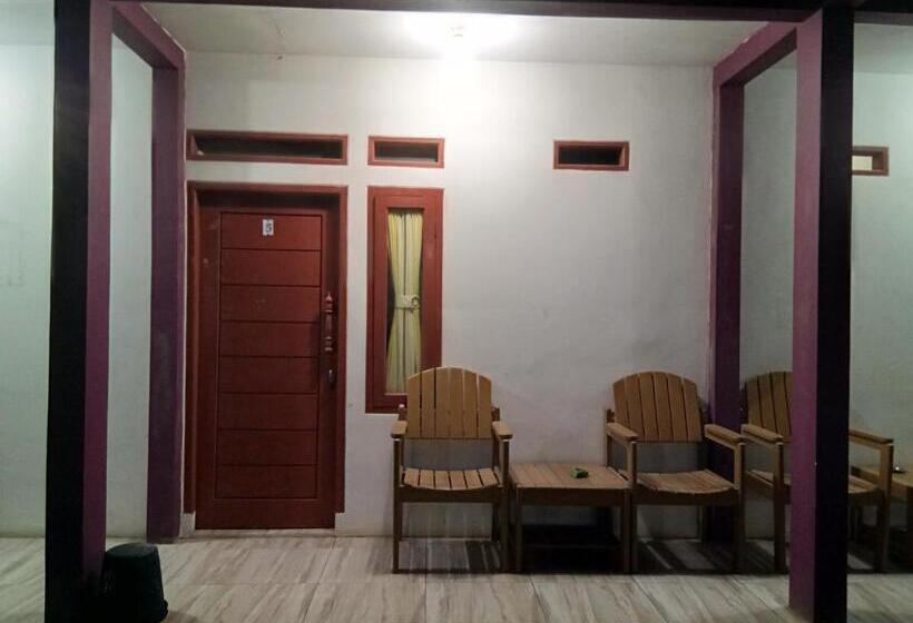 标准间, Penginapan Karanglaut Sayangheulang