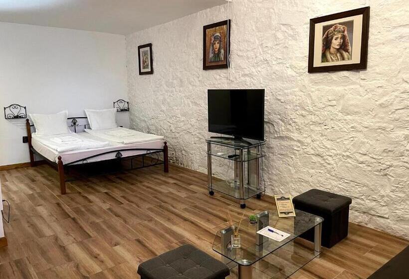 스탠다드 스튜디오 (테라스구비), Tsarevets Residence