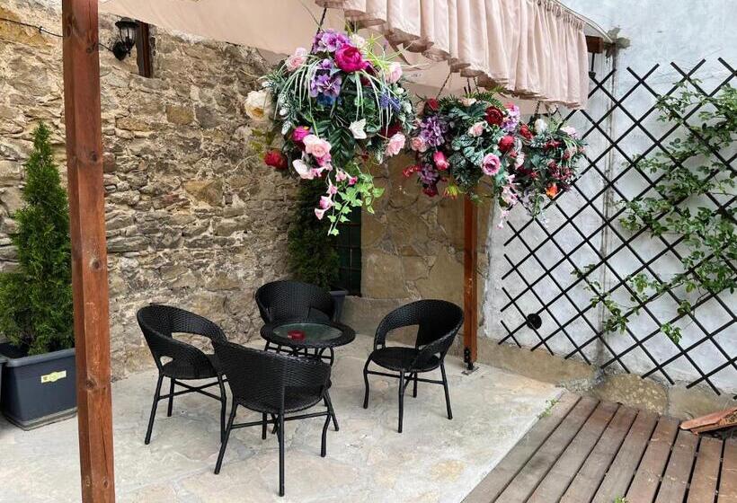 스탠다드 스튜디오 (테라스구비), Tsarevets Residence