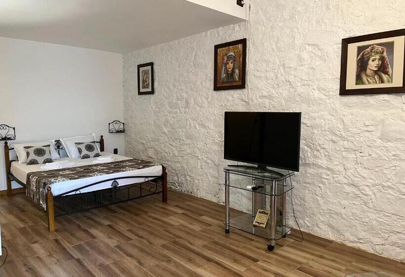 스탠다드 스튜디오 (테라스구비), Tsarevets Residence