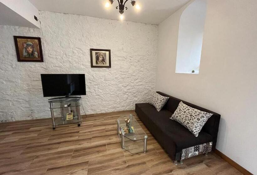 스탠다드 스튜디오 (테라스구비), Tsarevets Residence