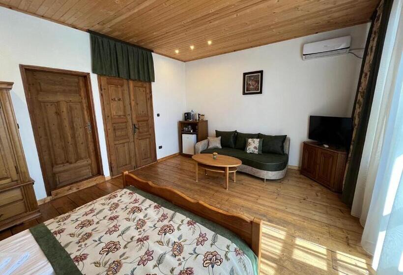 스탠다드 트리플 룸, Tsarevets Residence