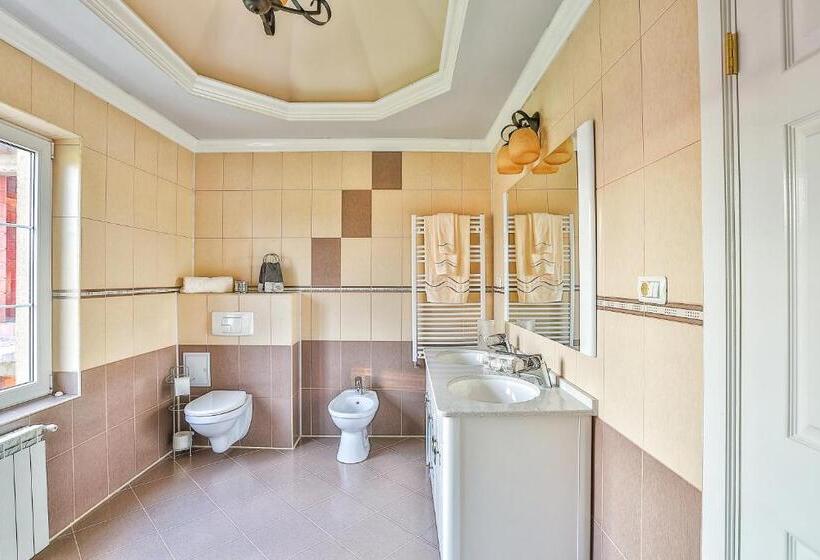 غرفة قياسية رباعية, Casa Iulia