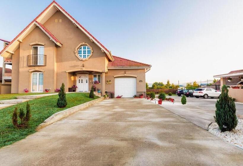 فيلا غرفة نوم واحدة, Casa Iulia