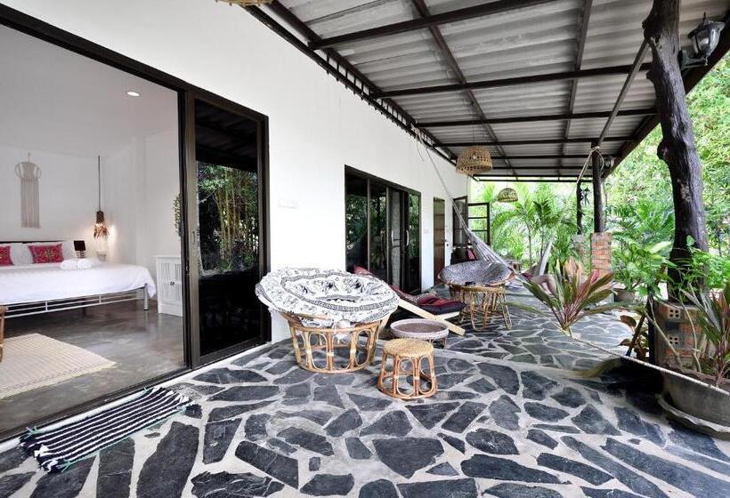 חדר משפחתי, Green Pepper