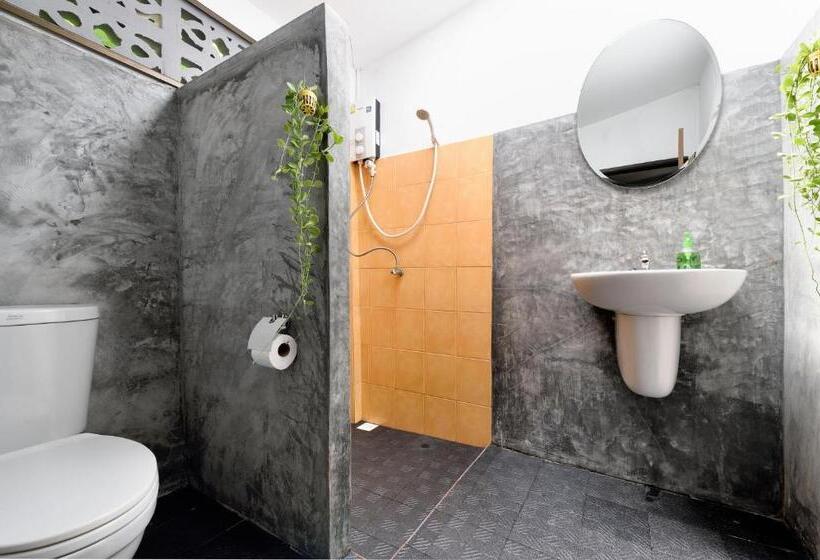 חדר משפחתי, Green Pepper