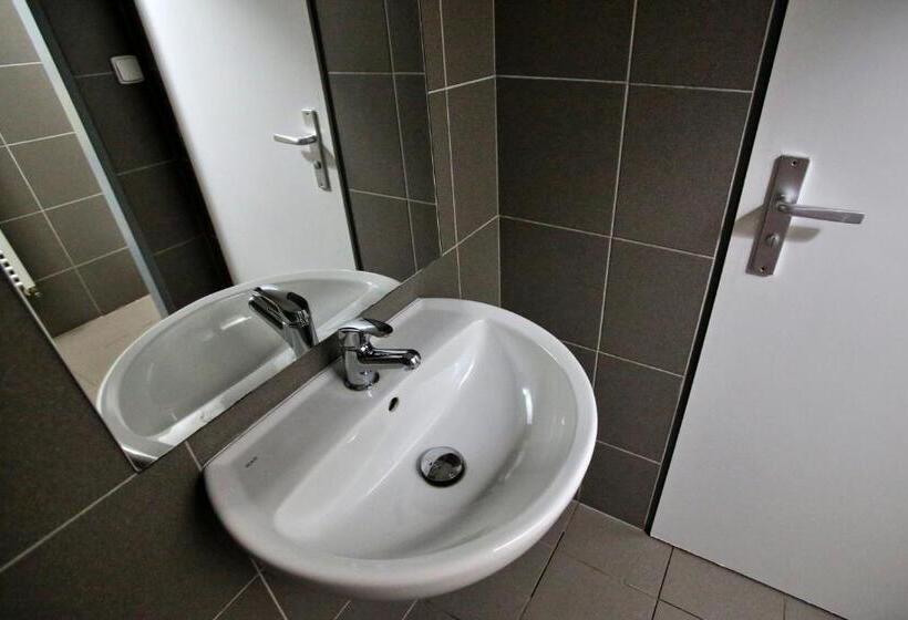 ファミリールーム, Housův Mlýn