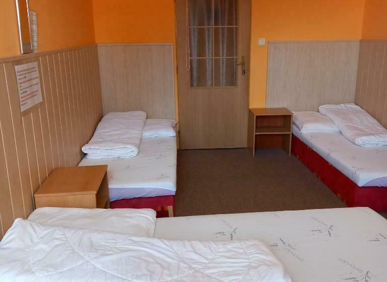 חדר סטנדרטי לארבעה עם חדר אמבטיה משותף, Privát čujová