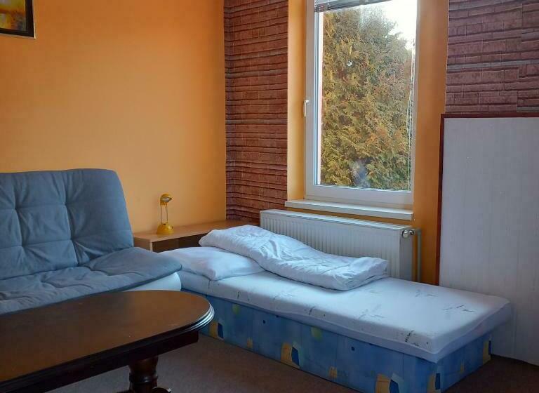 חדר משפחתי חדר אמבטיה משותף, Privát čujová