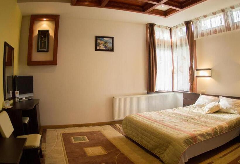 غرفة قياسية ثلاثية, Pension Casa Sara