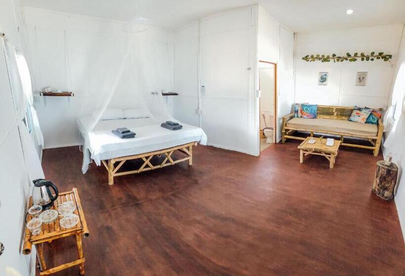 סטודיו סטנדרטי נוף לים, Colorful Hut