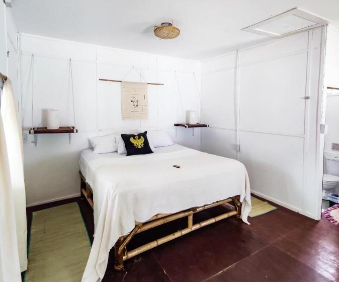 סטודיו סטנדרטי נוף לים, Colorful Hut