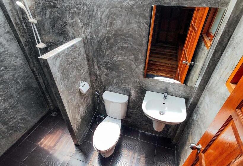 בקתה דלוקס, Colorful Hut