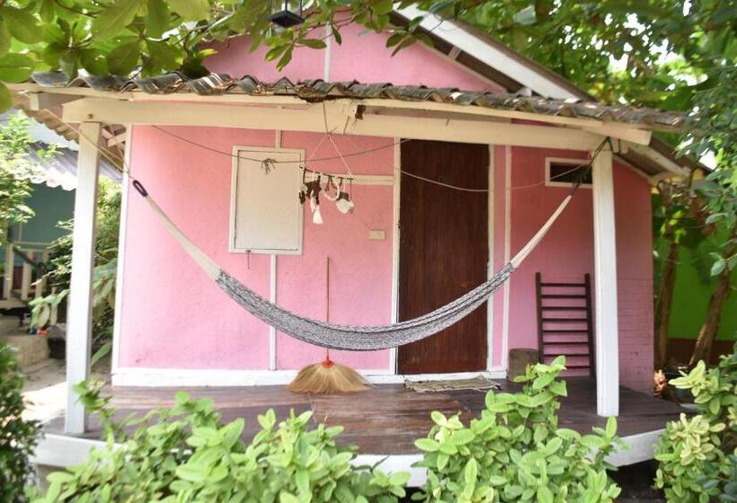 חדר אקונומי, Colorful Hut