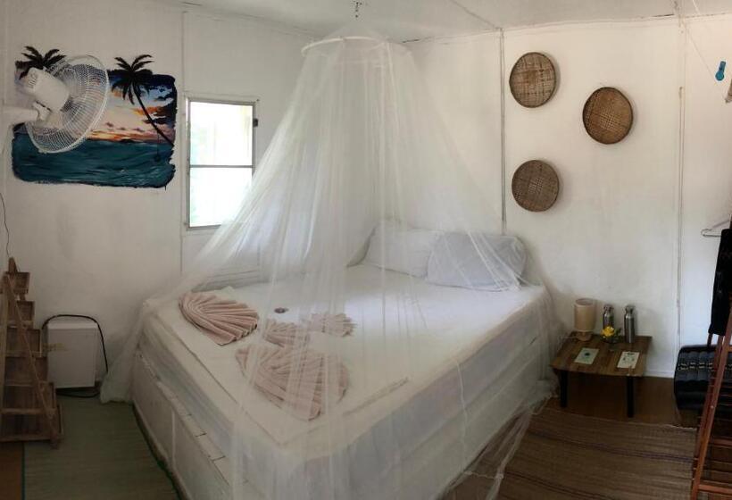 חדר אקונומי, Colorful Hut