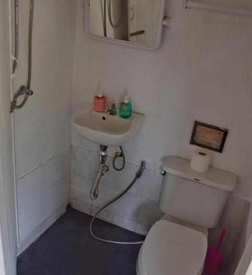 חדר אקונומי, Colorful Hut