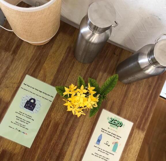 חדר אקונומי, Colorful Hut