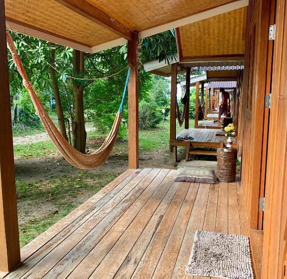 בקתה סטנדרטית, Colorful Hut