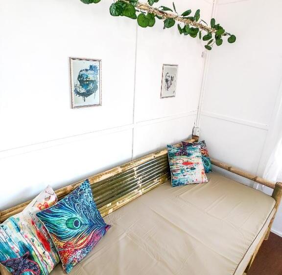 סטודיו סטנדרטי נוף לים, Colorful Hut