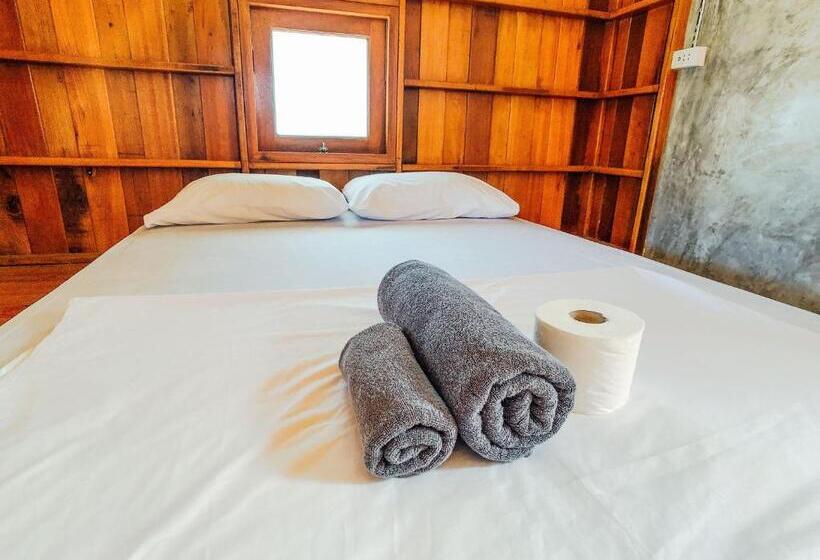 בקתה דלוקס, Colorful Hut