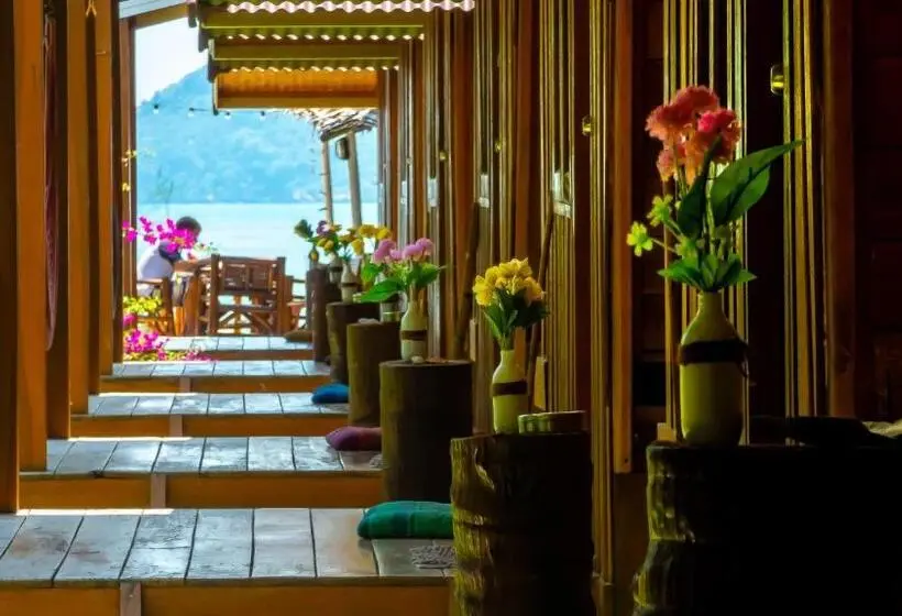 デラックスバンガロー, Colorful Hut