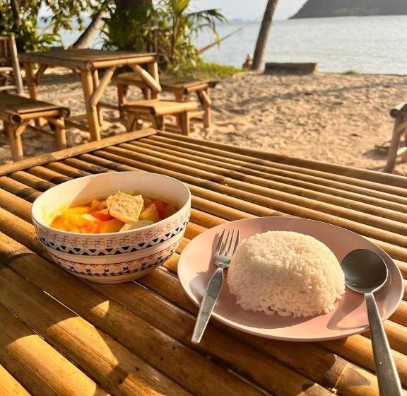בקתה דלוקס, Colorful Hut