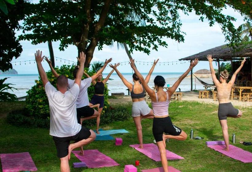 חדר אקונומי, Colorful Hut