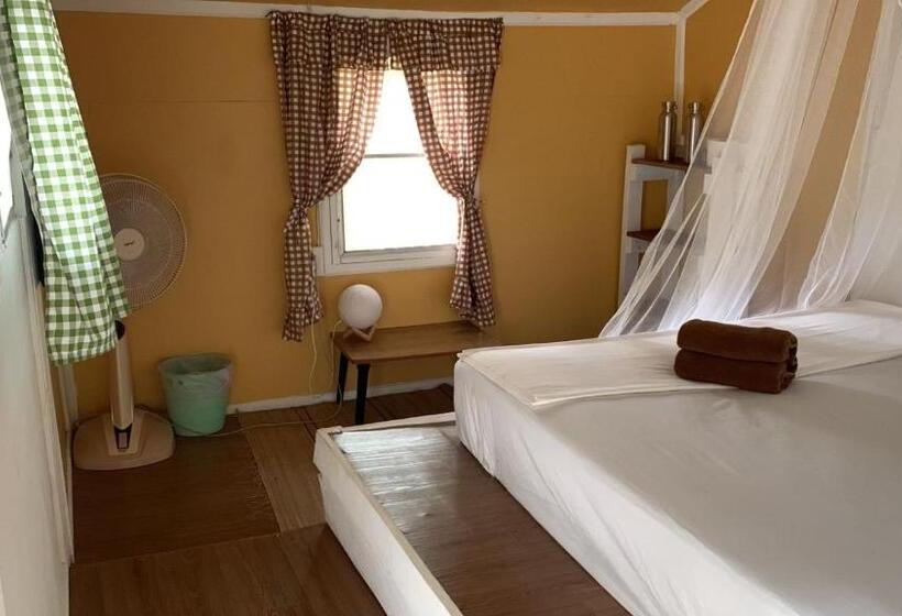 חדר אקונומי, Colorful Hut