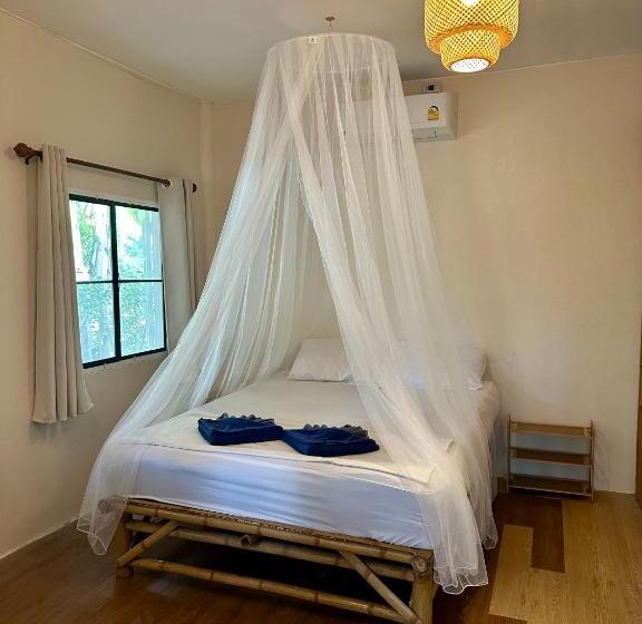 חדר משפחתי נוף לגינה, Colorful Hut