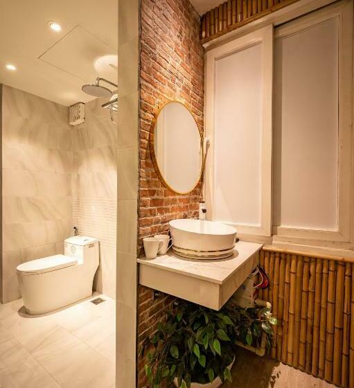 اتاق سوپریور, Mai